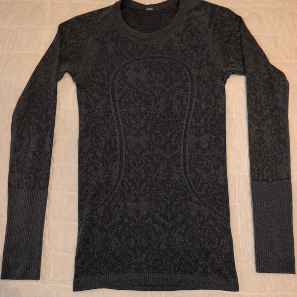 Lululemon Long Sleeve - Picture 4 of 6